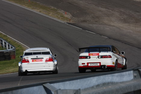 Hold øje med kampen mellem de 2 KC-motorsport BMW’er og ProRacing’s Honda i de kommende løb, det bliver med garanti godt ræs.
(Foto: Olfert)